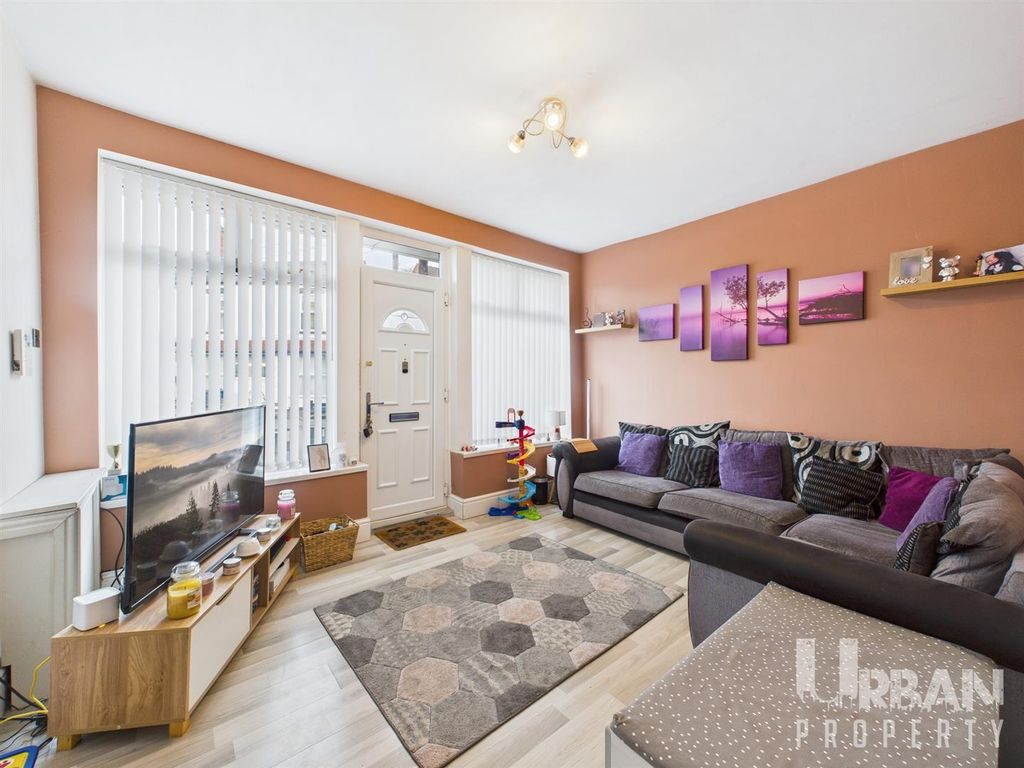 Property photo 2 of 13 Cam03038G0-Pr0215-Still008.Jpg