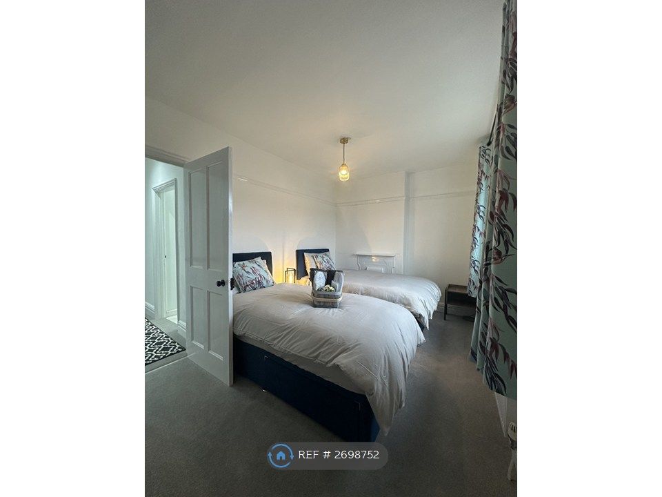 Property photo 2 of 34