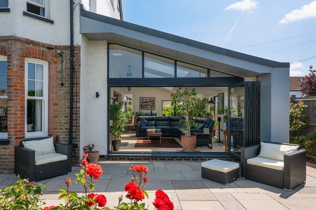 Property photo 3 of 48