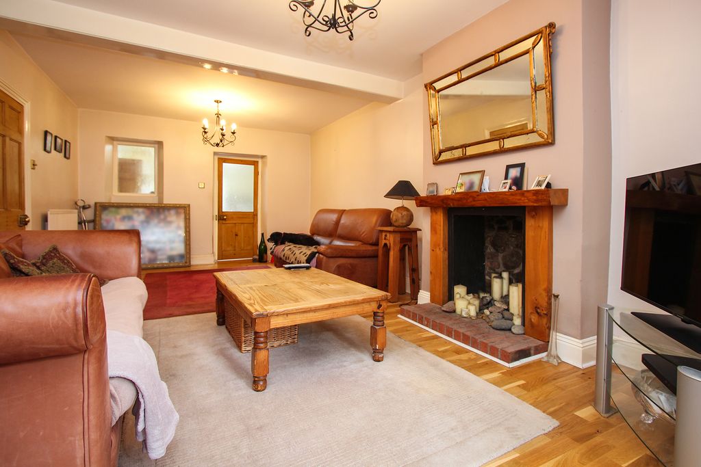 Property photo 3 of 17 Photo 2