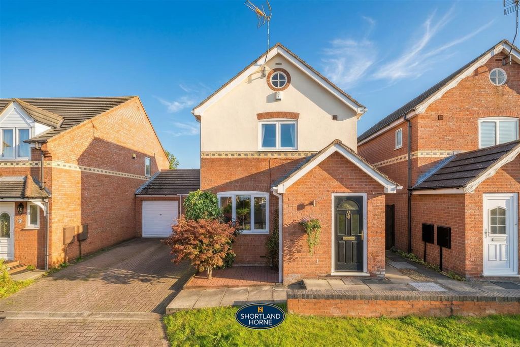 Property photo 1 of 18 Lyndaleclose.Jpg