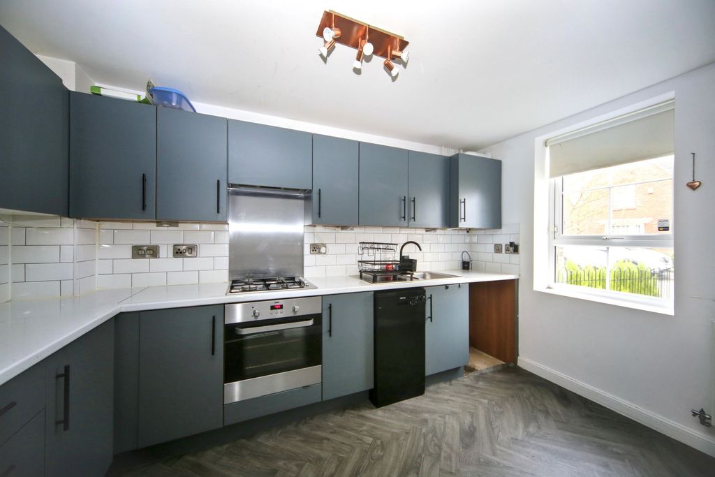 Property photo 3 of 25