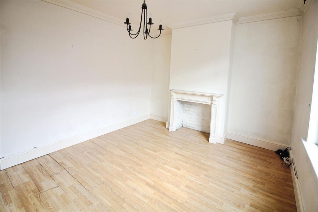 Property photo 2 of 11 Lounge