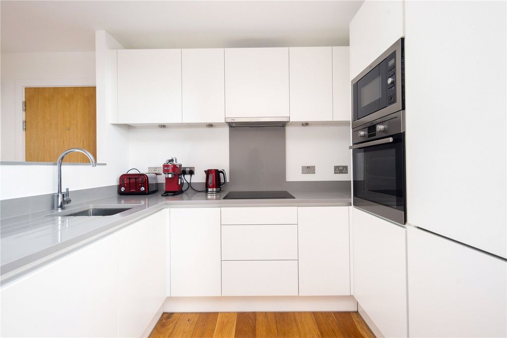 Property photo 3 of 19 Kitchen