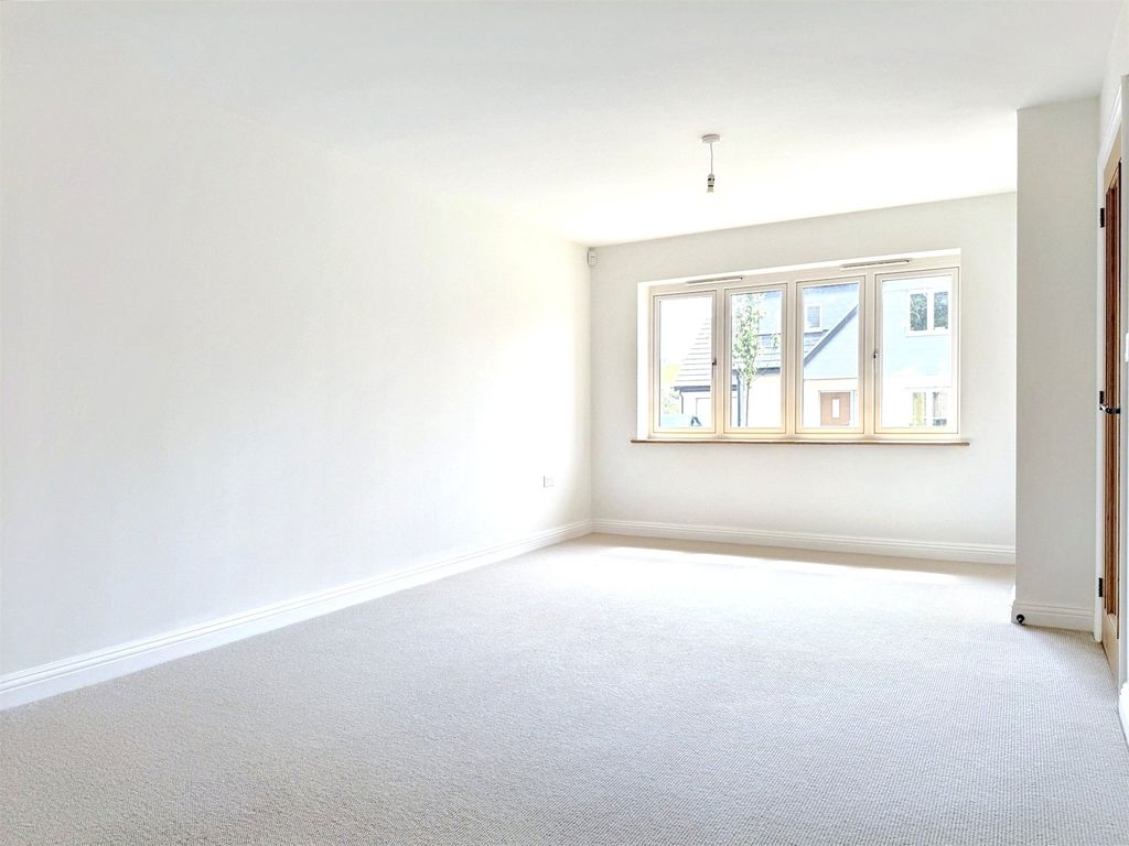 Property photo 3 of 35 Sitting Room