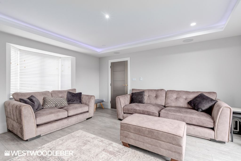 Property photo 3 of 26