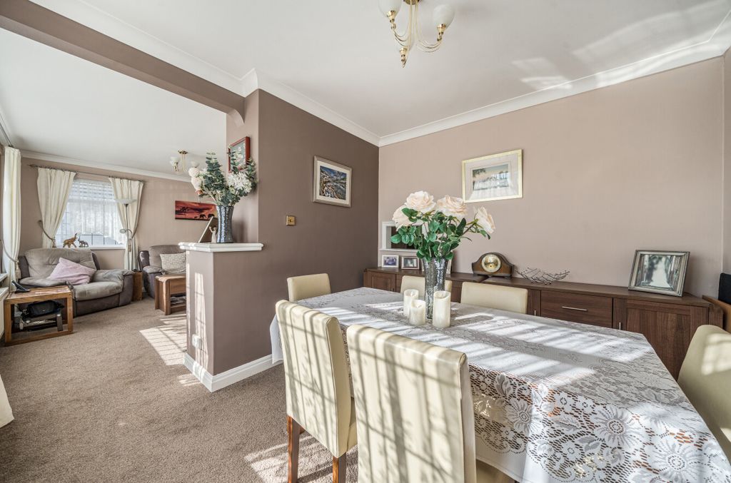 Property photo 2 of 18 1356439-10-68d667...