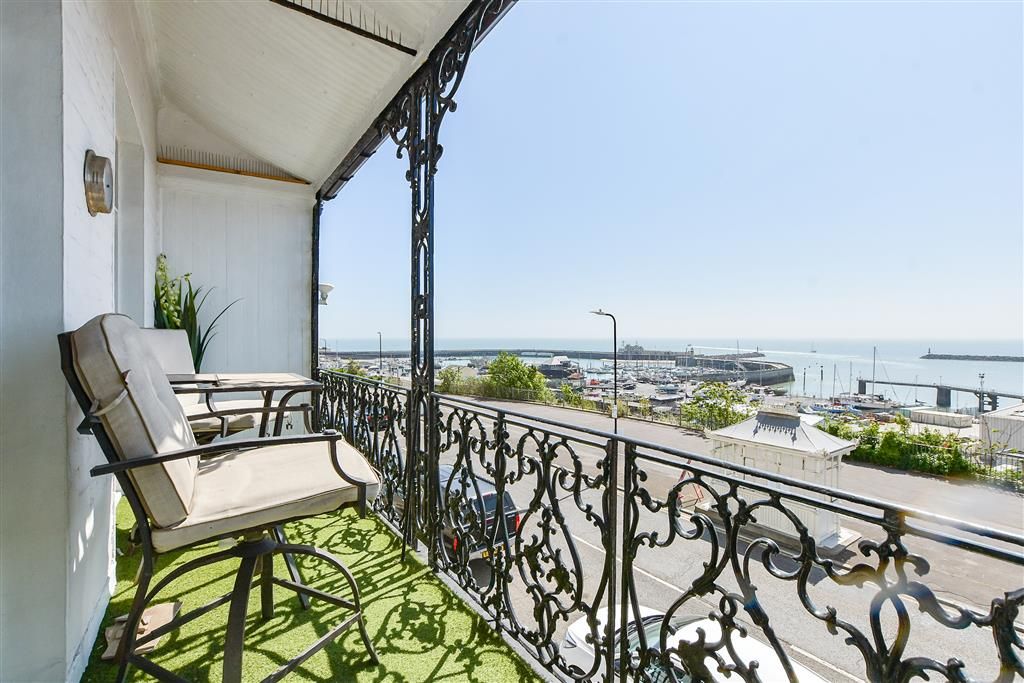 Property photo 1 of 14 Balcony