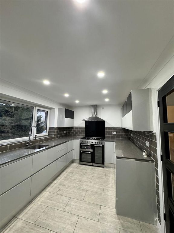 Property photo 1 of 12 Kitchen