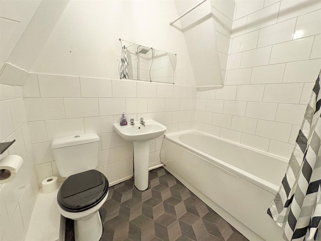 Property photo 2 of 9 Bathroom.Jpg