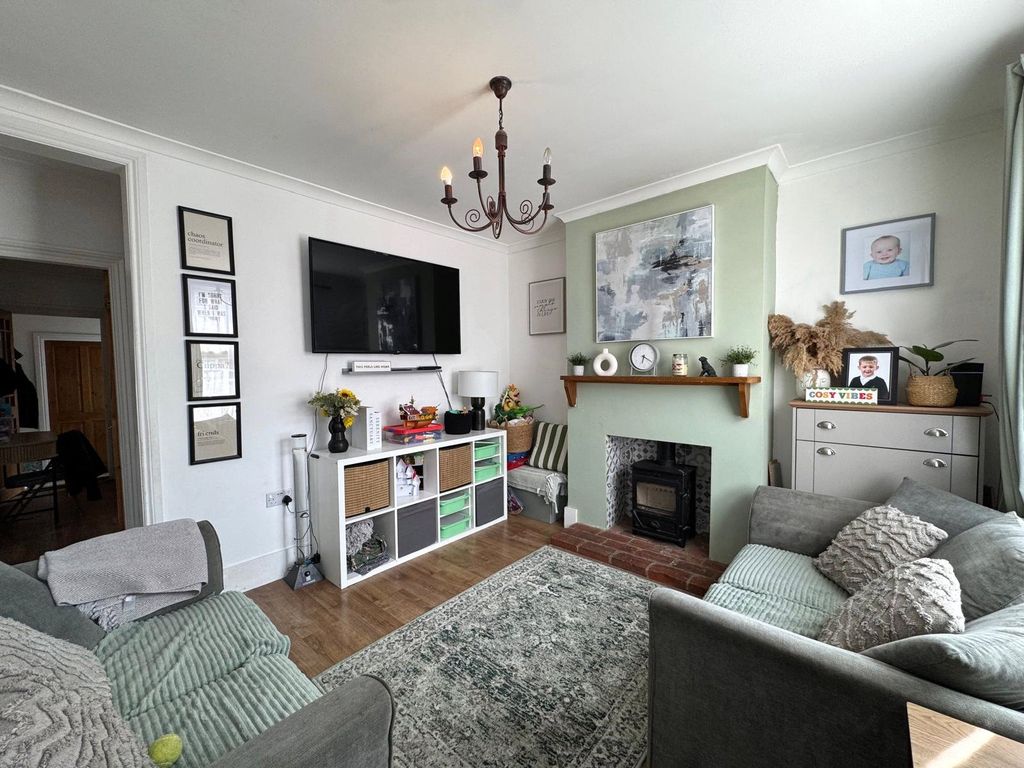 Property photo 2 of 9 Lounge