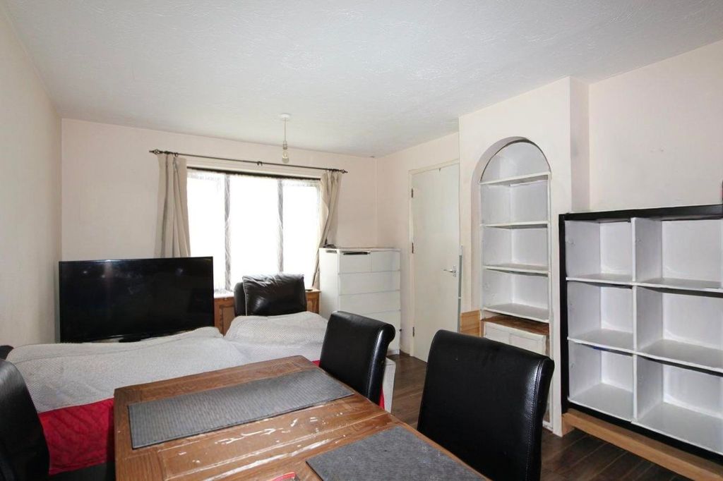 Property photo 2 of 10 Dining/Reception