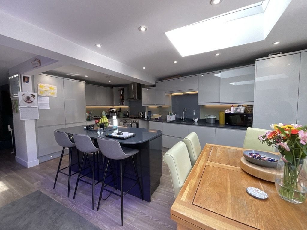 Property photo 2 of 9 Kitchen