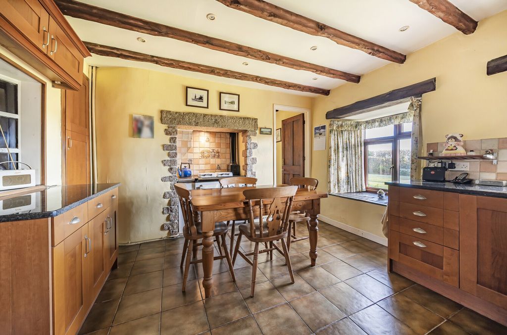 Property photo 2 of 25 Kitchen/Diner