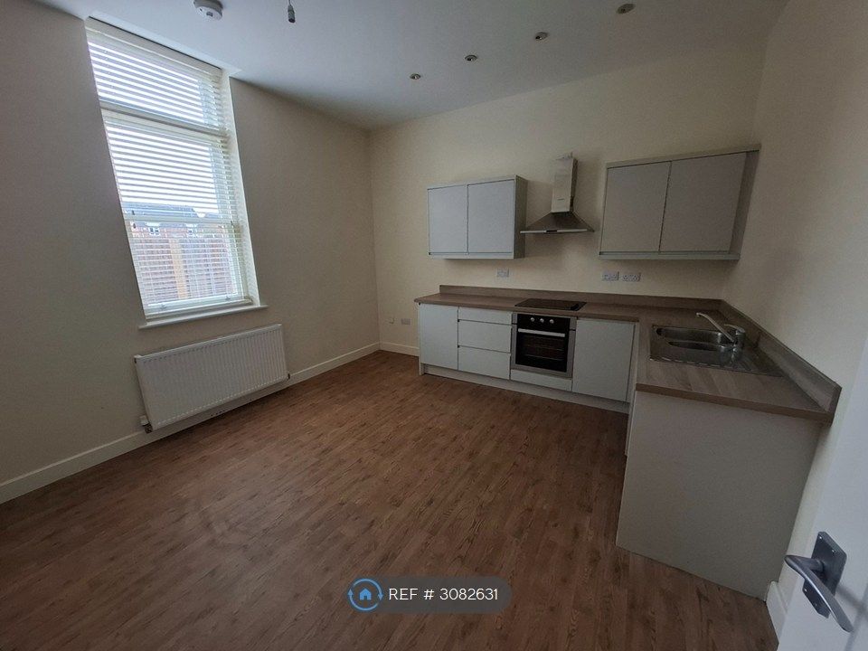 Property photo 3 of 9 Kitchen / Living Room