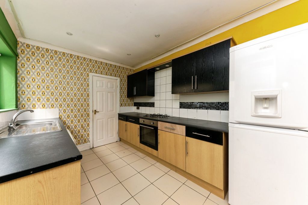 Property photo 3 of 15 Kitchen