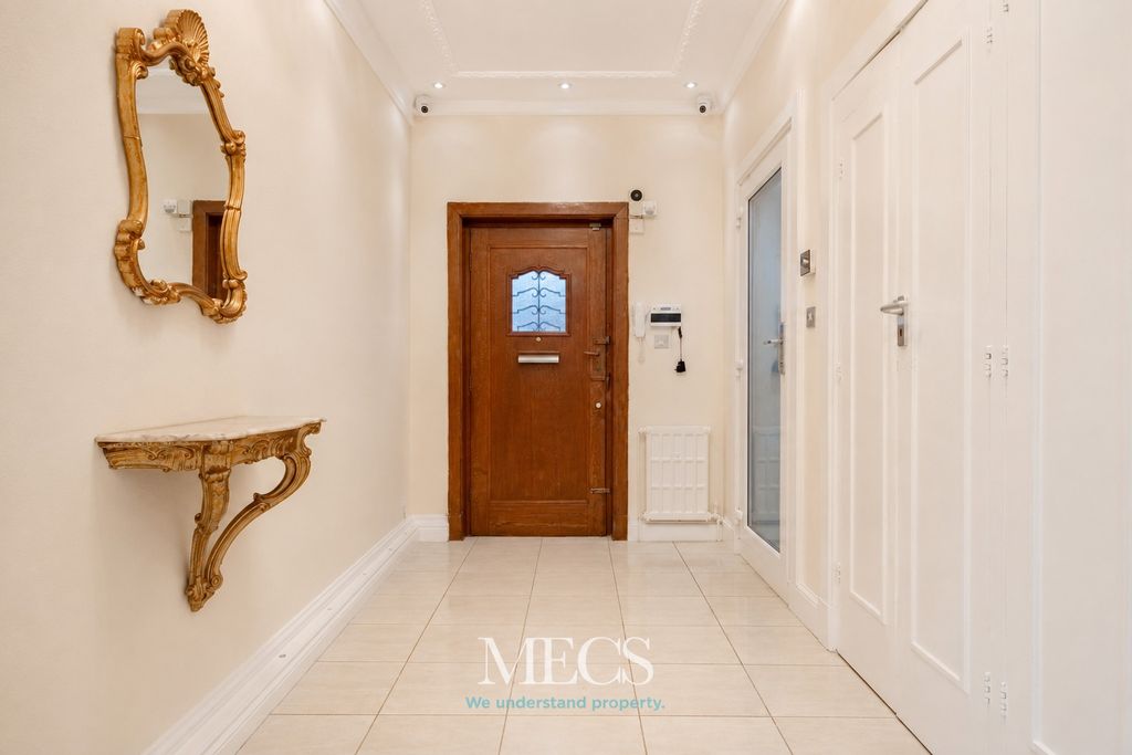 Property photo 2 of 16 5162623