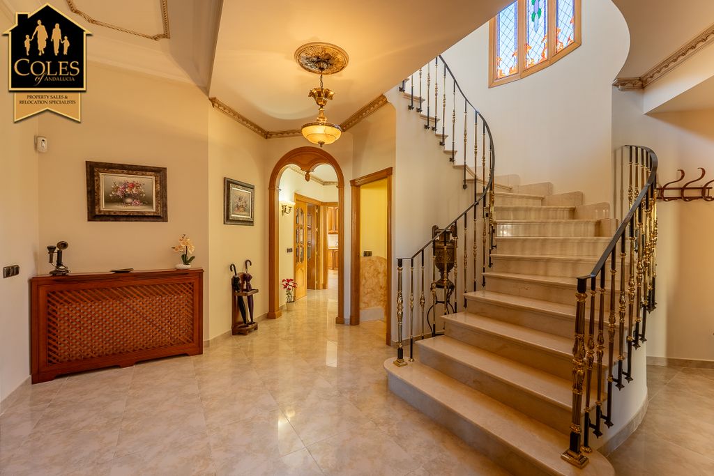 Property photo 2 of 53