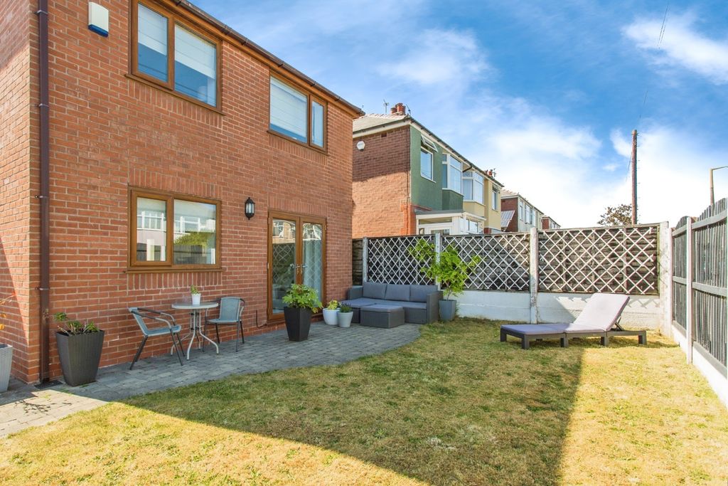 Property photo 2 of 33 Photo