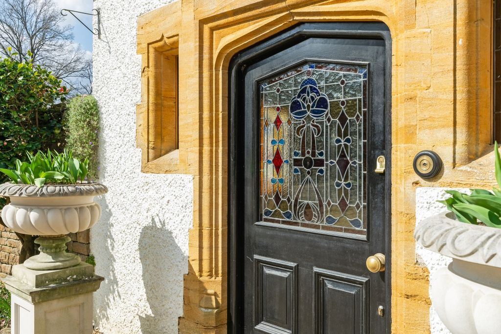 Property photo 2 of 23