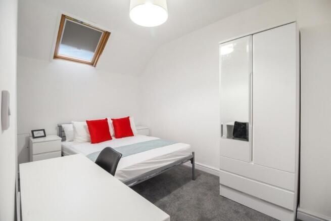 Property photo 2 of 10 Bright And Tidy Double Bedroom Featuring A Comfort...