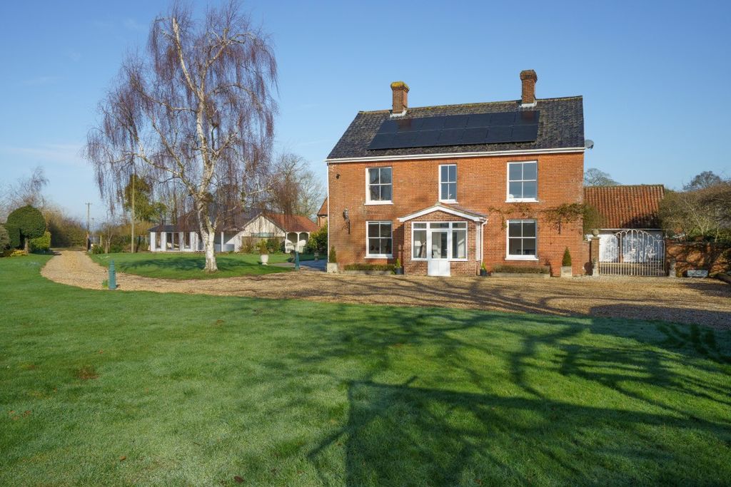 Property photo 2 of 33