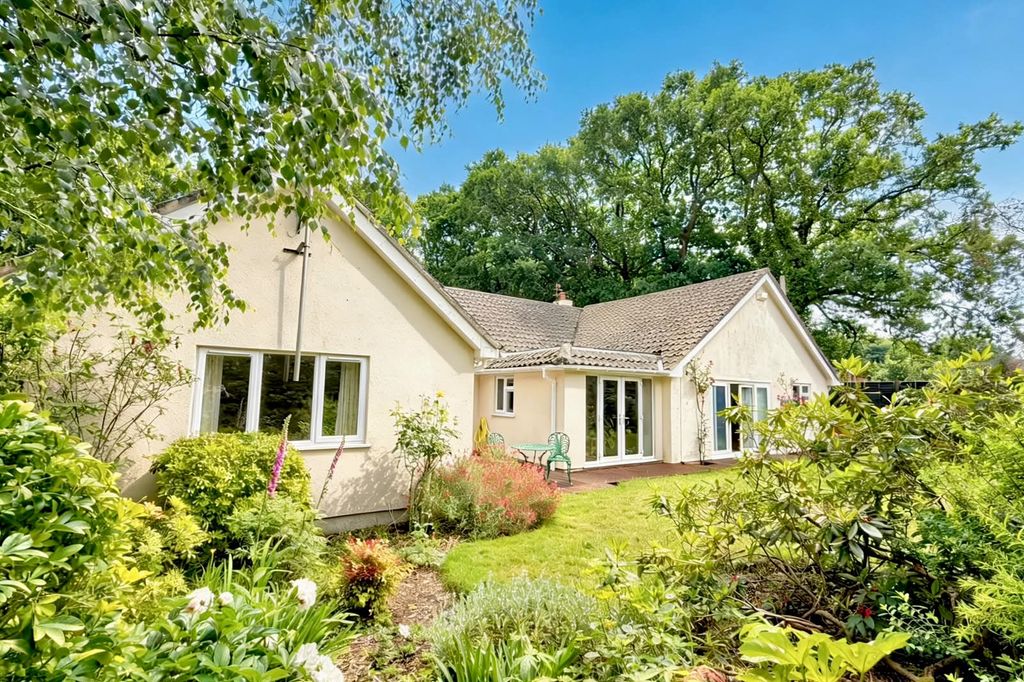 Property photo 1 of 25 Four Bedroom Bungalow