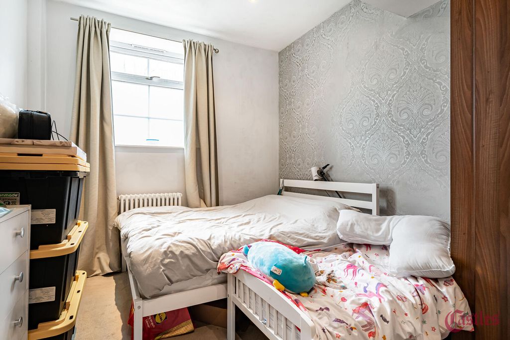 Property photo 3 of 16 Bedroom