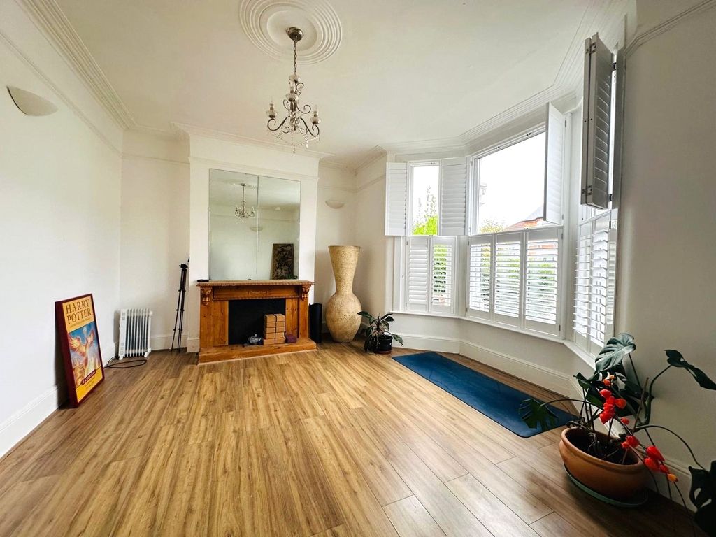 Property photo 2 of 16 Picture No. 18