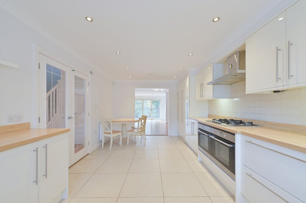 Property photo 2 of 10 Kitchen