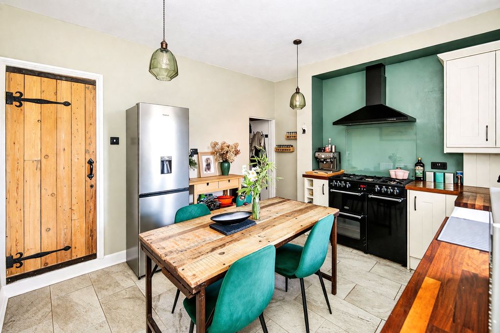 Property photo 2 of 20 Picture No. 23