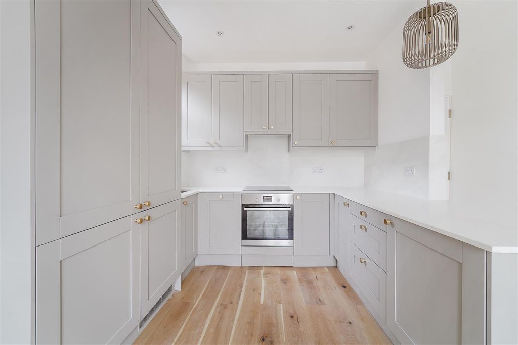 Property photo 3 of 10 Tynemouth Road