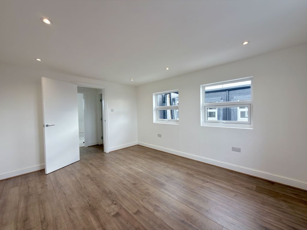Property photo 3 of 6 Img 3794