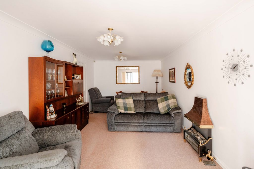 Property photo 3 of 19 12
