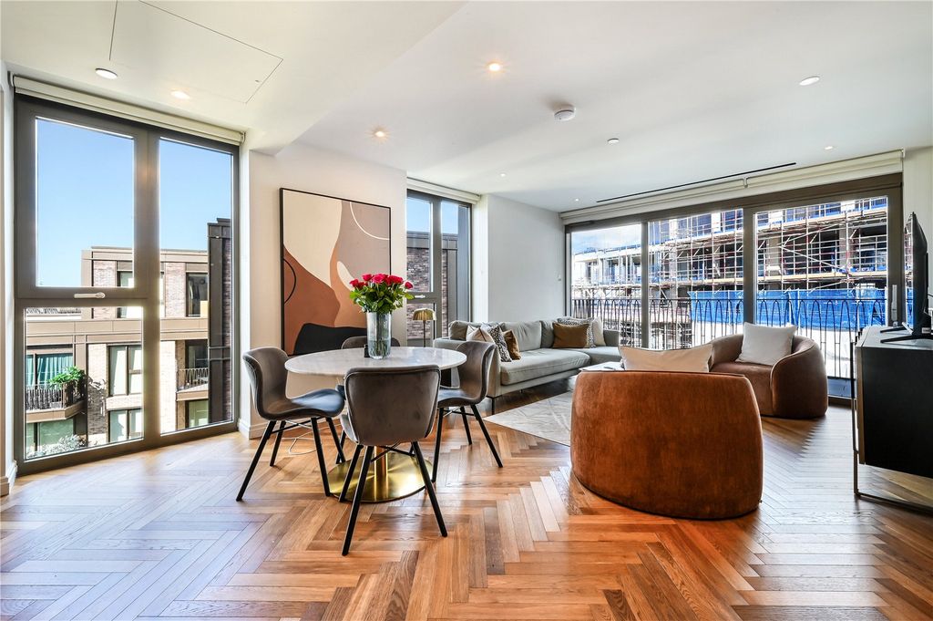 Property photo 1 of 12 Saxon House