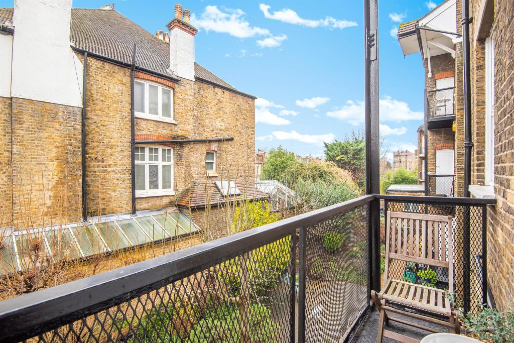 Property photo 3 of 10 Front