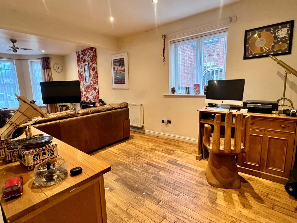 Property photo 3 of 15 Img_7969