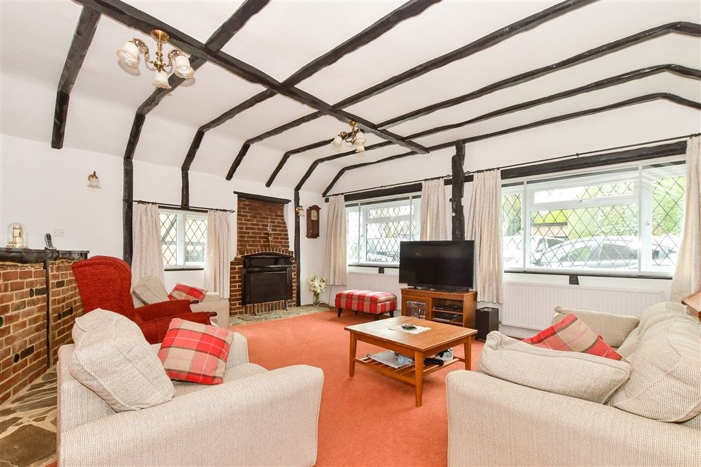 Property photo 3 of 21 Lounge