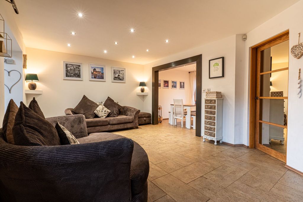 Property photo 3 of 29