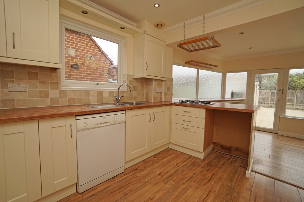 Property photo 3 of 31