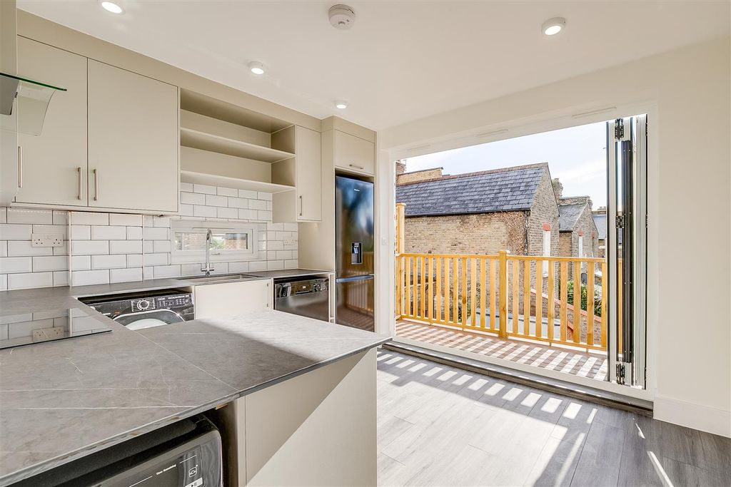 Property photo 2 of 10 Kitchen