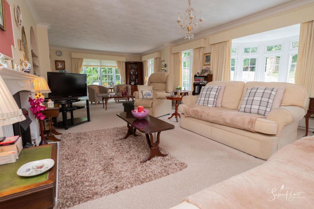 Property photo 3 of 37 Sitting Room