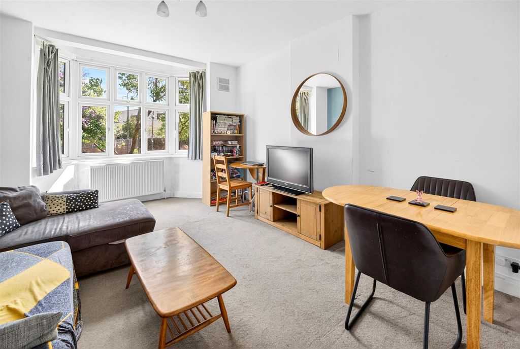 Property photo 2 of 12 To Let 2 Bedroom Flat Carleton Road N7 Www.Islingt