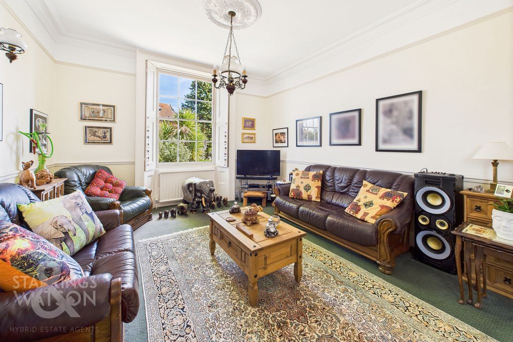 Property photo 2 of 38