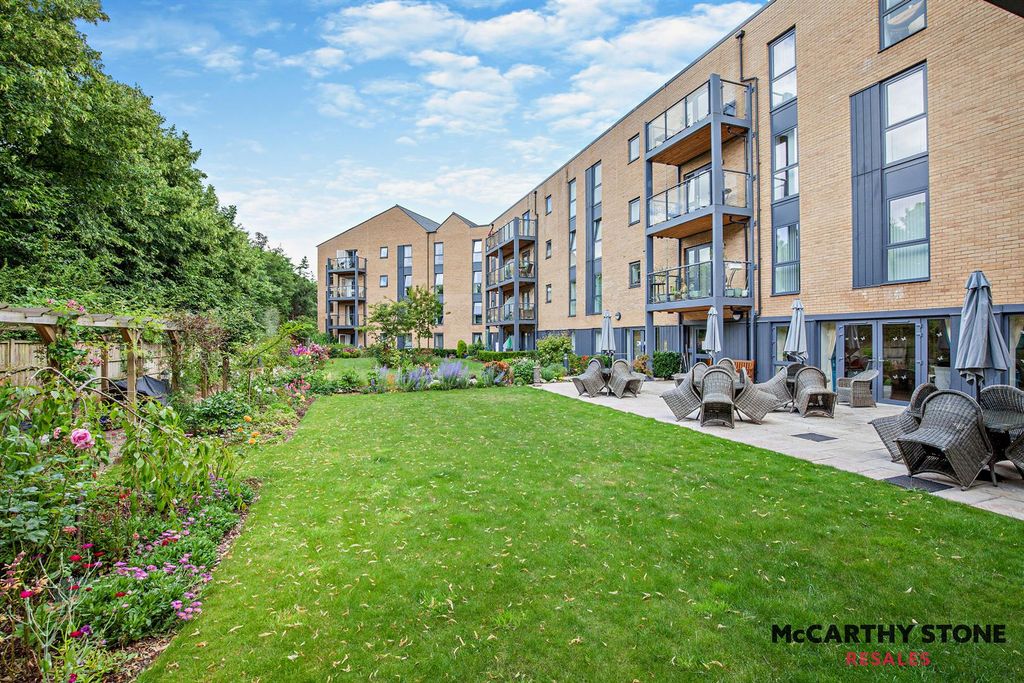 Property photo 2 of 14 8610960-Exterior02-800.Jpg