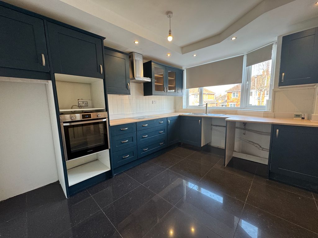 Property photo 3 of 15 Kitchen
