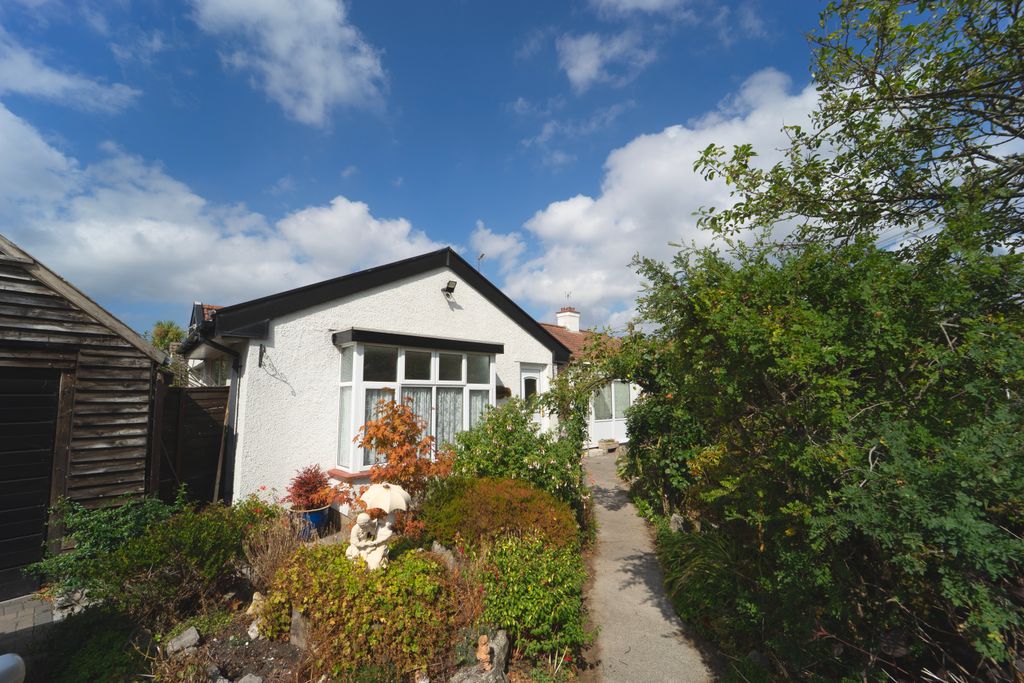 Property photo 1 of 21 3 Bedroom Semi Detached Bungalow For Sale