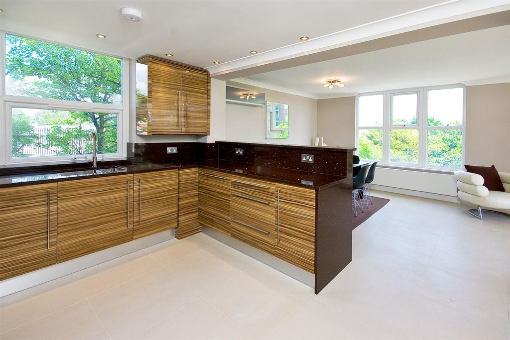 Property photo 3 of 11 93 Boydell Court-Kit1.Jpg