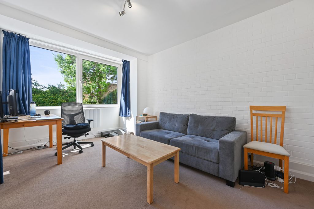 Property photo 2 of 6 Studio 