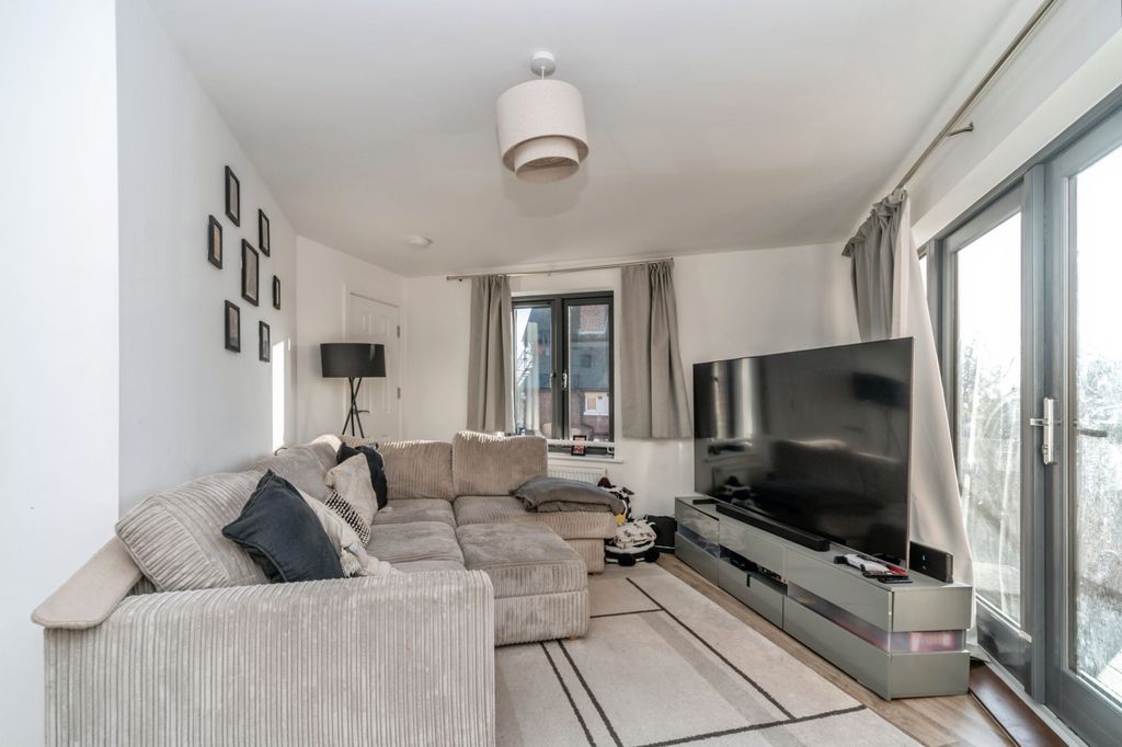 Additional image 4 of 2 bed flat for saleLinden Road, Bedford MK40